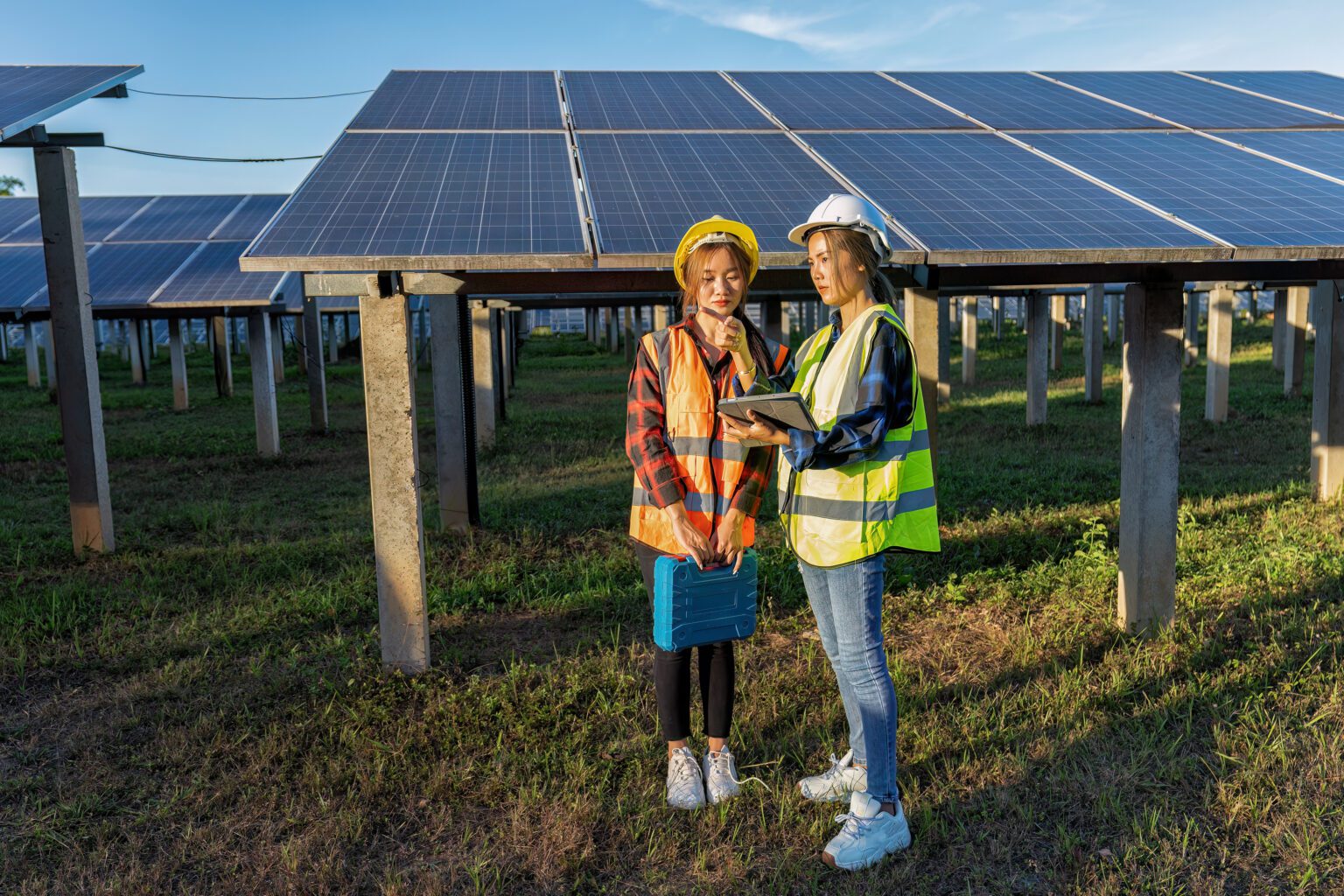 Read more about the article Hvordan sætter vi fart på udbygningen af solceller og vindmøller på land