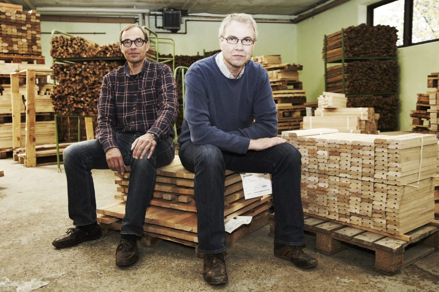 Brødrene Jørgen og Preben Rasmussen driver i dag familiefirmaet Skovby Møbelfabrik.