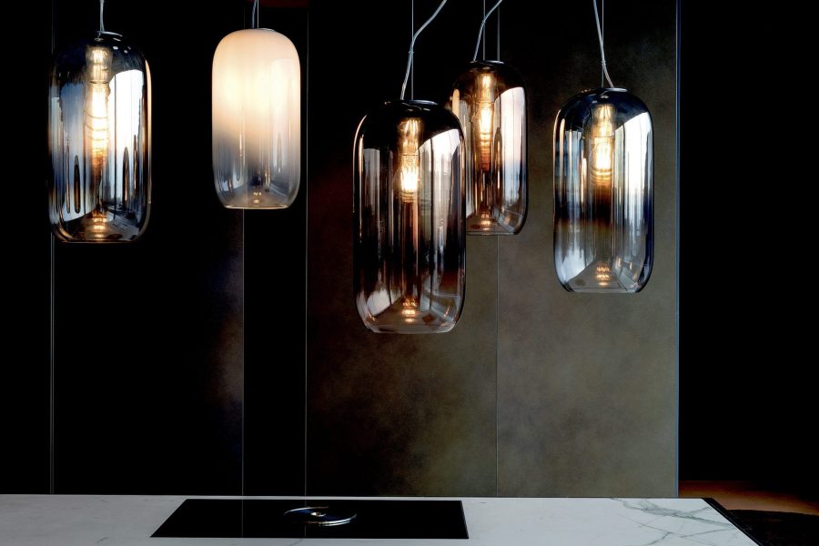 Gople er en meget dekorativ lampe i mundblæst glas og designet af danske BIG. Pris fra 2.981 kr.