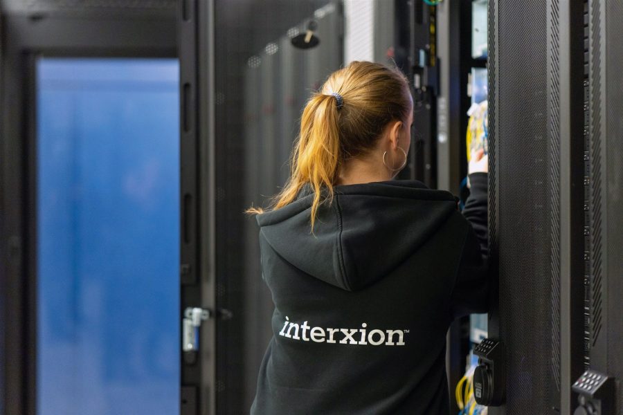 Interxion huser en lang række store danske virksomheders on premise-miljø og forsyner samtidig virksomhederne med direkte og hurtig adgang til ledende cloud-udbydere via dedikerede, private fiberløsninger.