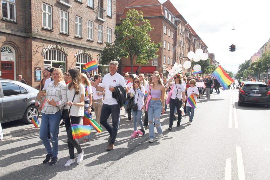 KPMG støtter og deltager i Copenhagen Pride og rummer selv initiativet QueerSpace, 
som arbejder for at fremme LGBTQ+-rettigheder i samfundet generelt og internt i KPMG.