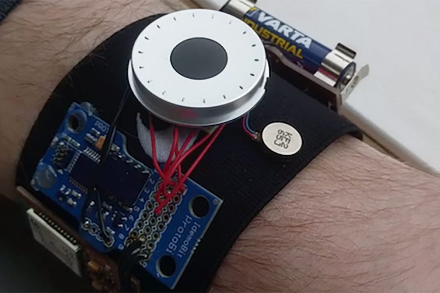 Såkaldte "wearables" tæller i dag både intelligente ure og ringe - og der kommer flere og flere sensorer i.